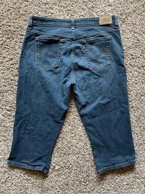 Levi’s 515 Capri Jeans Women’s Size 16 EUC Capris